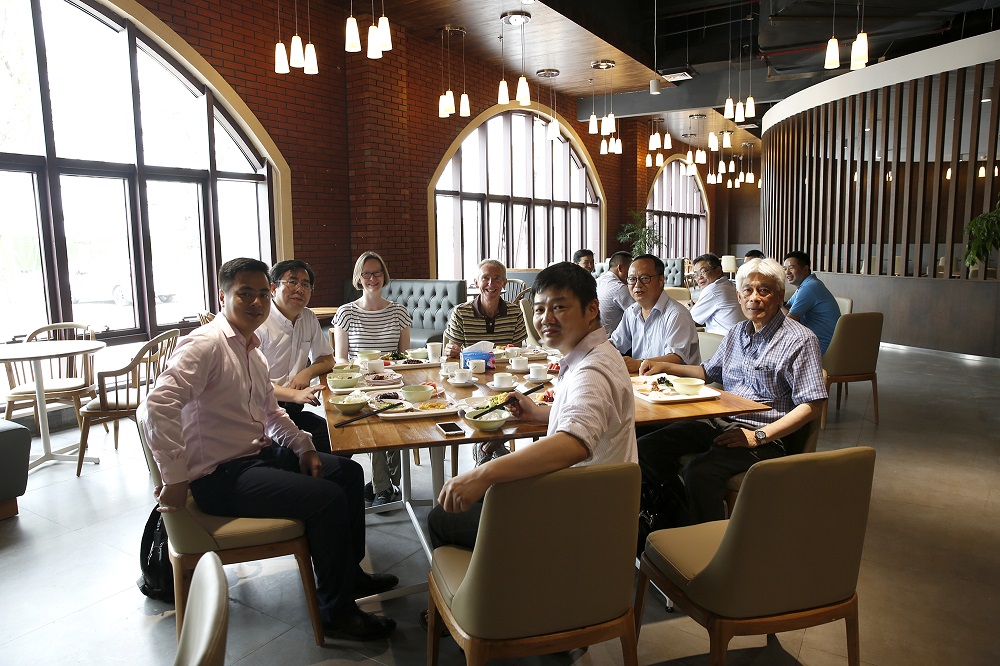 13.入驻新校区午餐.jpg