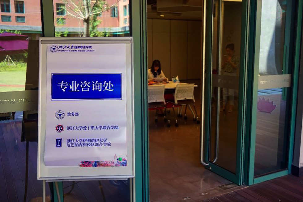新生报道4 980.jpg